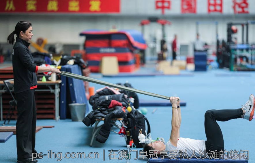 在澳门皇冠享受私人沙滩的悠闲